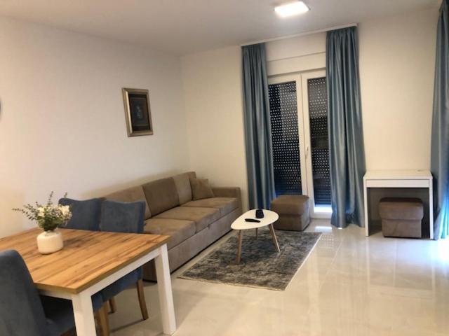 Urania Apartment *